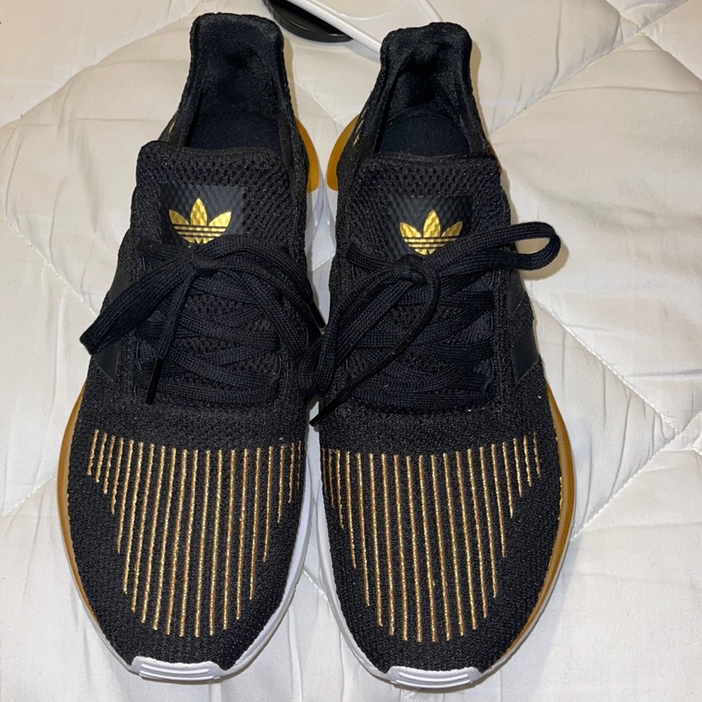 Adidas swift run womens shoes